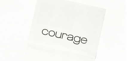 Courrèges посвятил праздничную кампанию храбрости в 2021 году