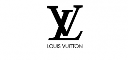 Пожилая пара из Харьковской области хранила кукурузу в сундуке Louis Vuitton, которому 140 лет
