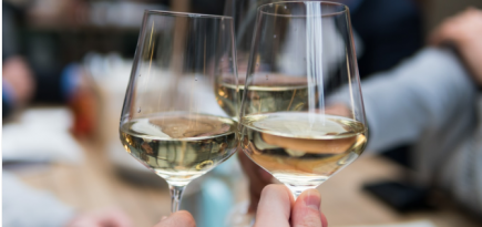 Российское вино хотят продавать до полуночи