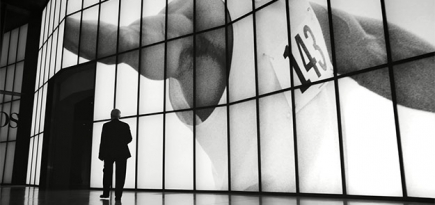 Что происходит ночью на выставке Giorgio Armani