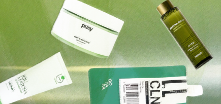 Зеленый чай в уходе: чем полезна косметика с матчей и в каких продуктах ее искать