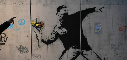 Бэнкси обвинил Guess в краже его работы