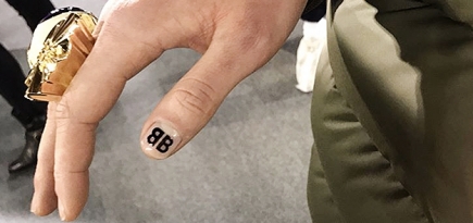 Показ Balenciaga: маникюр с подиума