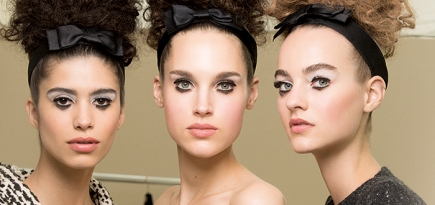 С широко открытыми глазами: бэкстейдж показа Chanel Haute Couture