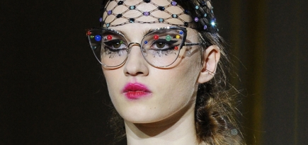 Красота в деталях: образы с показов Atelier Versace и Ulyana Sergeenko