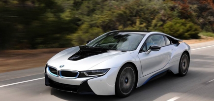 Навстречу будущему: гибридный спорткар BMW i8