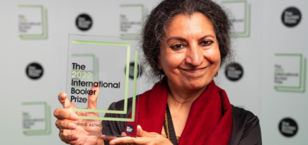 Букеровскую премию 2022 года получила писательница из Индии Гитанджали Шри