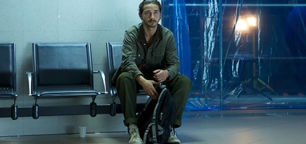 Шайя ЛаБаф проведет месяц в хижине в Финляндии