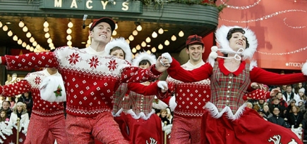 Что будет, если включить 100 новогодних песен одновременно