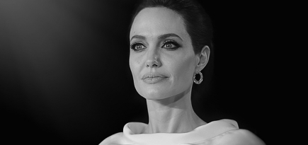 Анджелина Джоли показала \"Неудержимого\" Папе Римскому