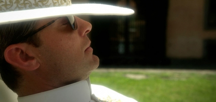 Первый кадр \"Молодого папы\" с Джудом Лоу