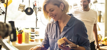 Высокая кухня: Сиенна Миллер о съемках фильма \"Шеф Адам Джонс\"