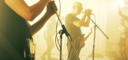 В своем новом клипе Moby бунтует против Трампа