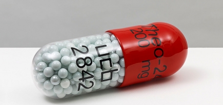 Лондонская галерея Paul Stolper представляет инсталляцию Дэмиена Херста