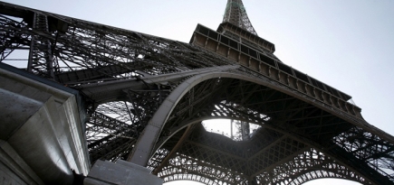 Эйфелева башня обзавелась стеклянным полом