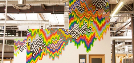 Джен Старк разрисовала стены нового пространства Facebook