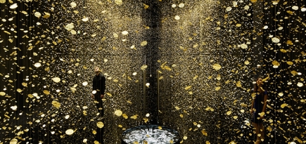 В Токио открылась арт-инсталляция из 80 тысяч циферблатов