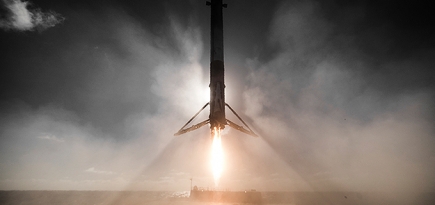 Фото дня: SpaceX показала посадку ракеты Falcon 9