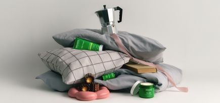 Что положить в косметичку: 8 уходовых средств на все случаи жизни