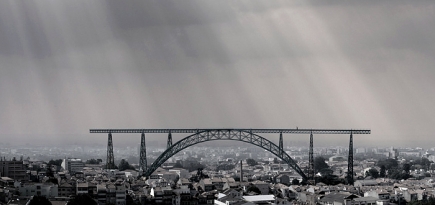 В Португалии хотят перенести мост Эйфеля в центр города