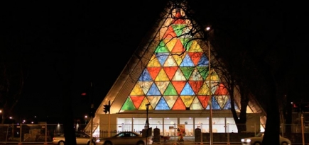 Шигеру Бан достроил картонную церковь