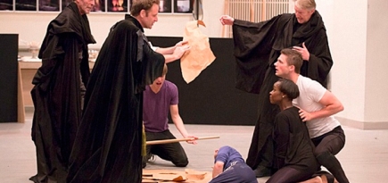 Итан Хоук в бродвейской постановке \"Макбет\": первые кадры