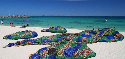 Выставка скульптур на австралийском пляже Коттслоу