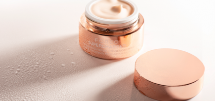 Бренд Foreo выпустил первую коллекцию косметики