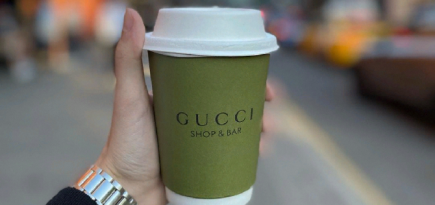 Одноразовые бумажные стаканчики из московского Gucci Shop & Bar продают на «Авито»