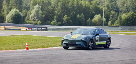 В России состоялся официальный старт продаж Exeed Exlantix ES