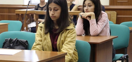 Сестер Хачатурян признали потерпевшими по делу о сексуальном насилии