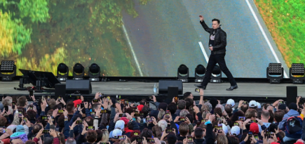 Илон Маск устроил вечеринку в честь открытия завода Tesla в Берлине