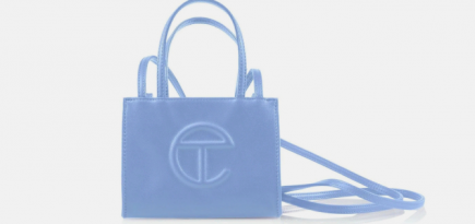 Бренд Telfar выпустил сумку-шопер нежно-голубого оттенка
