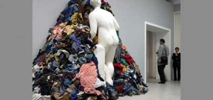 Современные образцы течения арте повера представили на выставке в Москве