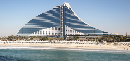 Отель Jumeirah Beach Hotel приглашает провести отпуск в Дубае