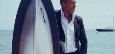 Esurf выпустил электрическую доску для серфинга в честь Карла Лагерфельда