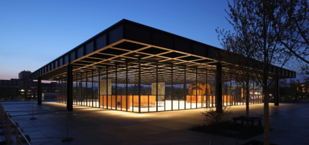 Saint Laurent проведет показ мужской коллекции в Новой национальной галерее в Берлине