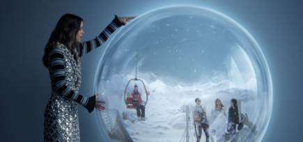 Актриса Стэйси Мартин снялась в праздничной кампании Louis Vuitton