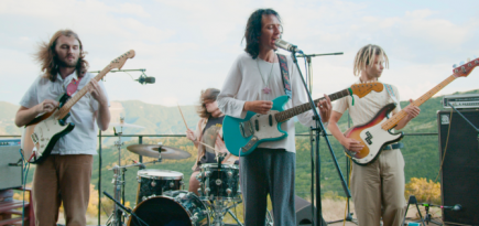 Вышел второй эпизод шоу «Утро в городе» с участниками рок-группы ssshhhiiittt!