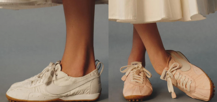 Бренды Jacquemus и Nike выпустили новые расцветки для кроссовок