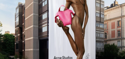В кампании сумок Acne Studios снялись обнаженные танцоры