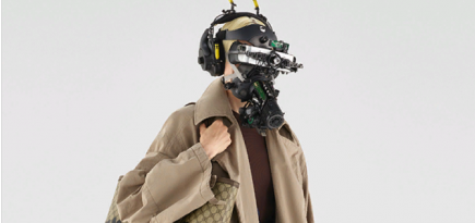 Balenciaga представил футуристическую кампанию весенней коллекции