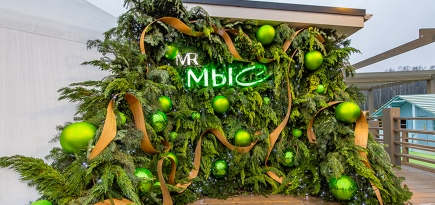 Компания MR декорировала офисы продаж к праздникам