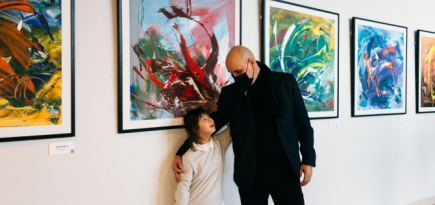 В Театре имени А. С. Пушкина открылась выставка арт-проекта «Дети Солнца»