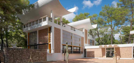 Jacquemus проведет показ на юге Франции