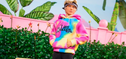 Mattel выпустила куклу Райна Гослинга в образе Кена в радужной толстовке