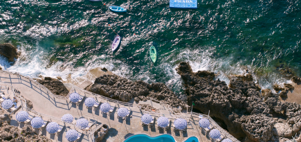 Бренд Prada открыл поп-ап на острове Капри