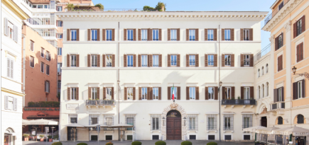 Valentino покажет новую кутюрную коллекцию на площади Миньянелли в Риме