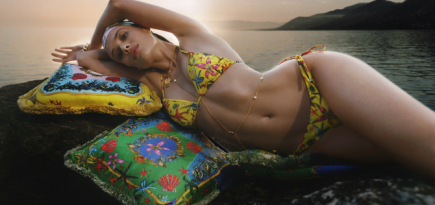 Versace представил новую пляжную коллекцию