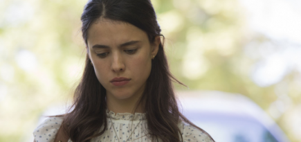 Кинокомпания Neon представила трейлер триллера «Стоп-слово» с Маргарет Куэлли